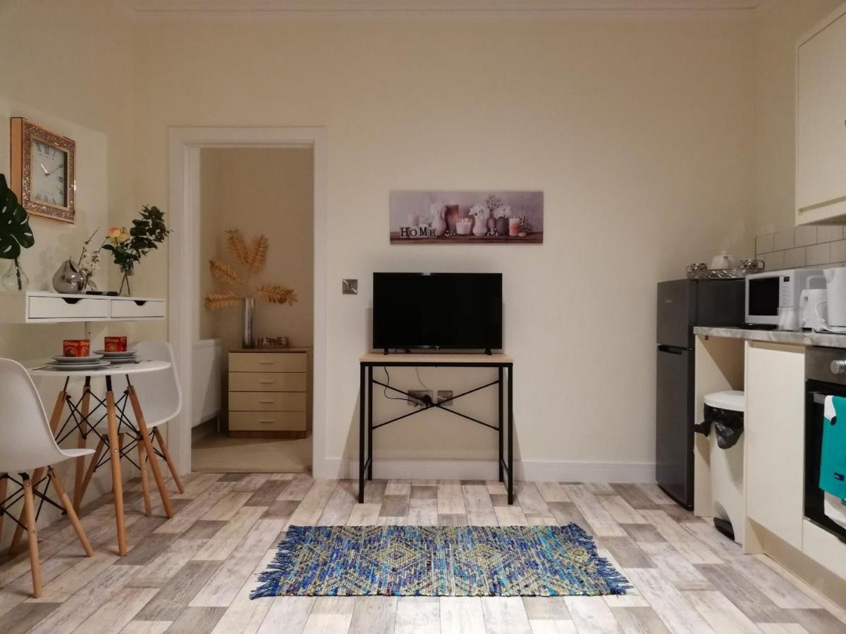 Modern, Stylish One Bedroom With Garden Long Stay Welcome Істборн Екстер'єр фото