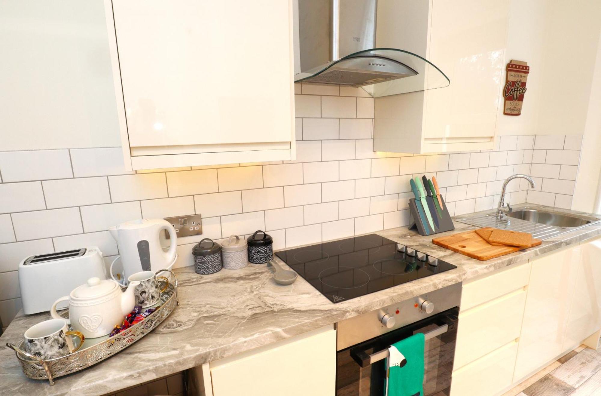 Modern, Stylish One Bedroom With Garden Long Stay Welcome Істборн Екстер'єр фото