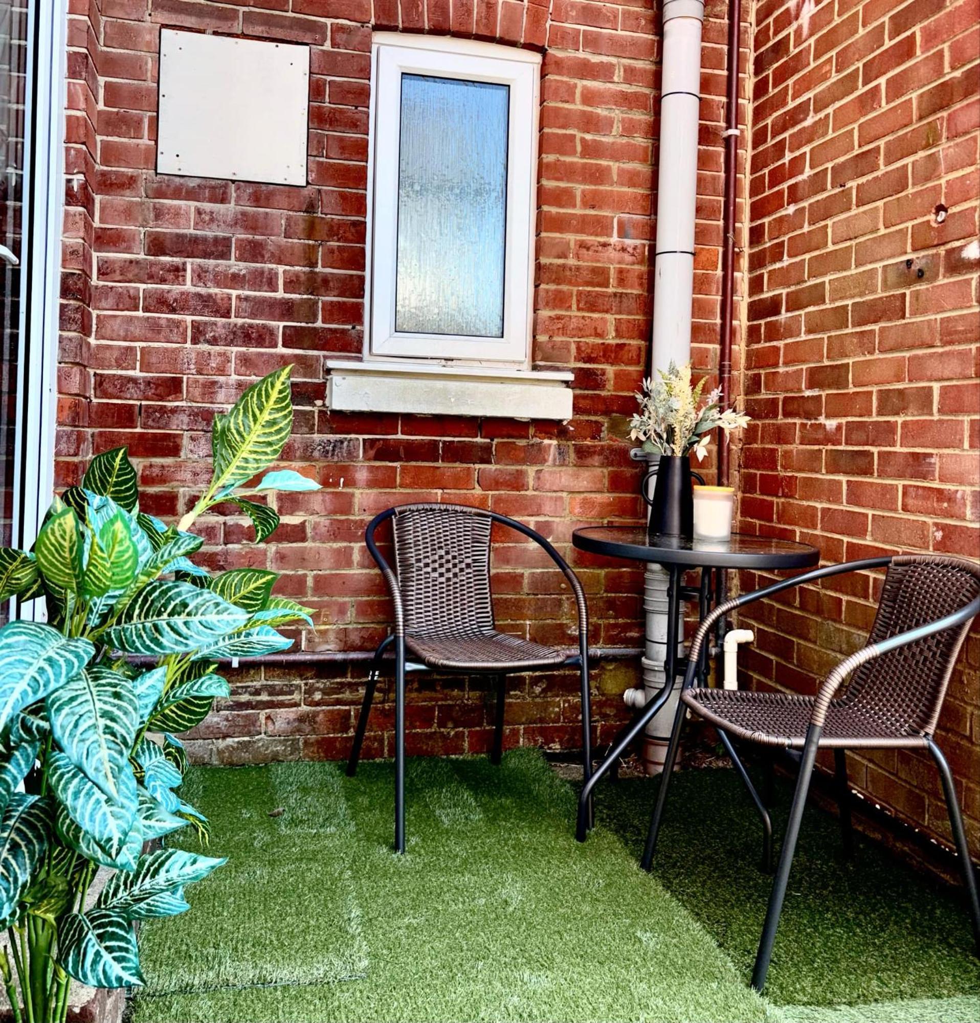 Modern, Stylish One Bedroom With Garden Long Stay Welcome Істборн Екстер'єр фото